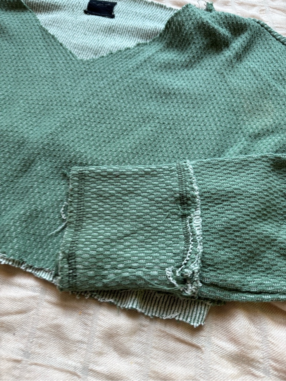 Urban Outfitters Mint Green Cropped V-Neck Knit Top - Picture 4 of 6